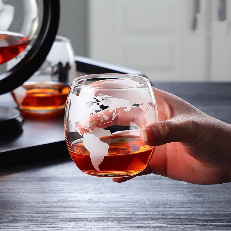 Zestaw kreatywnych karafek Glo – Decanter Globe Set recenzja i cena